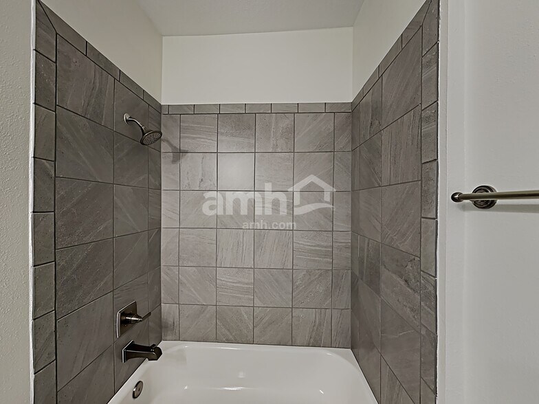 Building Photo - 6117 Voyagers Pl