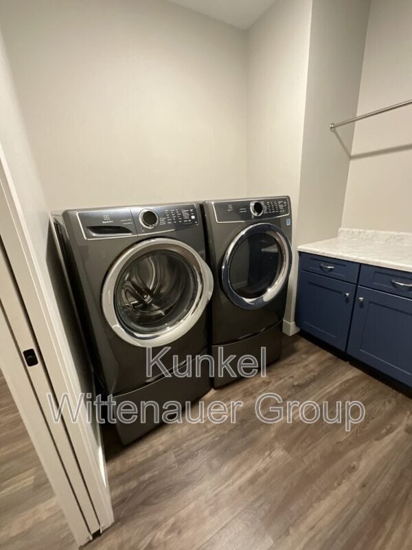 Building Photo - 1212 Hickory Point Dr