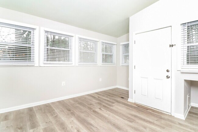 Building Photo - 3035 Sumit Wood Dr NW