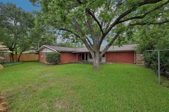 Building Photo - 8609 Melshire Dr