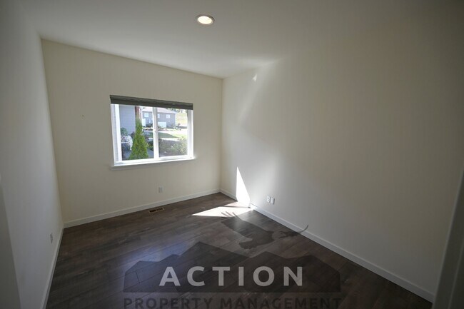 Building Photo - 3 bed 2 bath home in Solana, Sequim