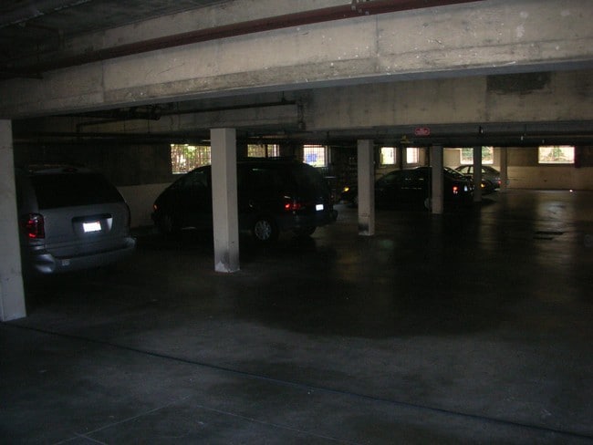 Parking - 13860 Burbank Blvd