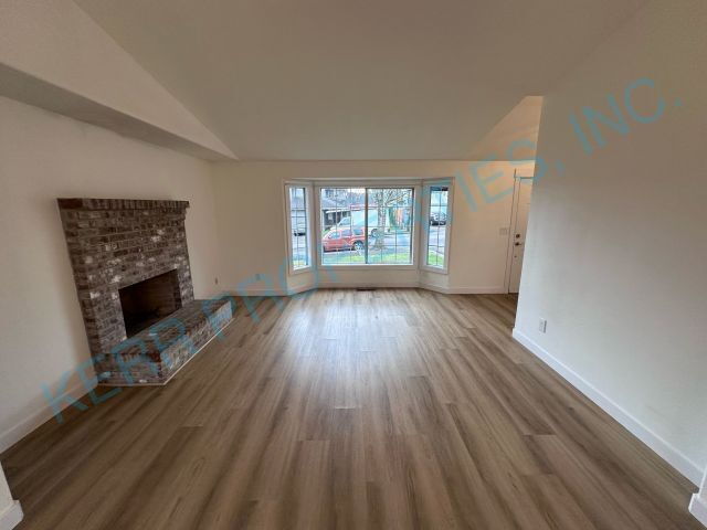 Building Photo - 231 SE 17th St