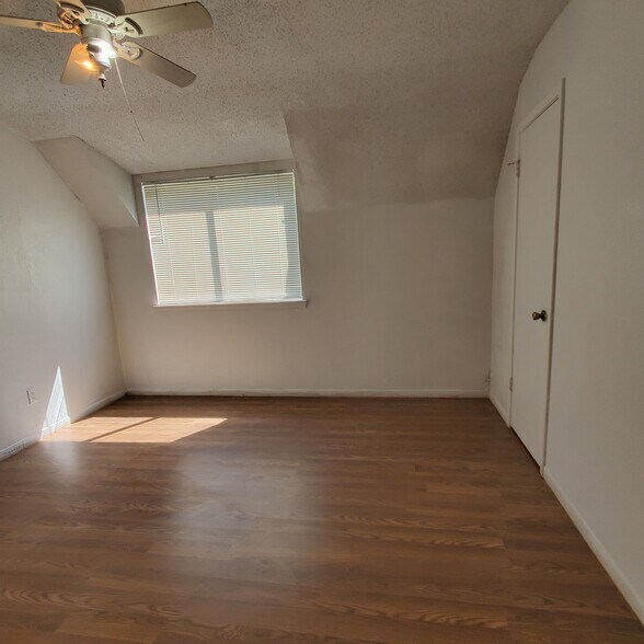Bedroom - 15421 Weldon Dr