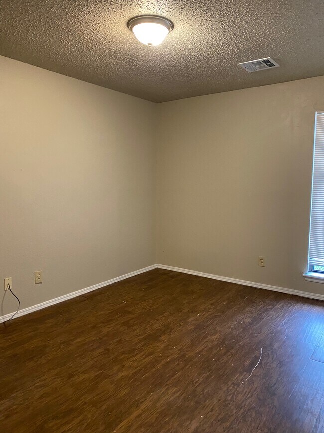 Building Photo - 12602 Abbotts Way