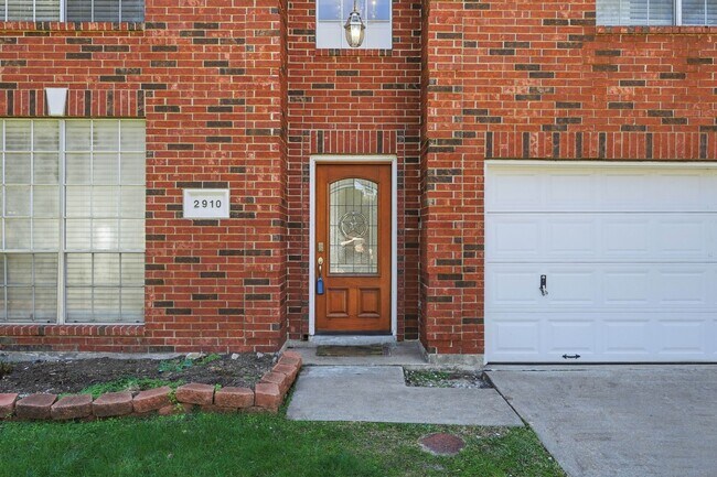 Building Photo - 2910 Cocona Ln