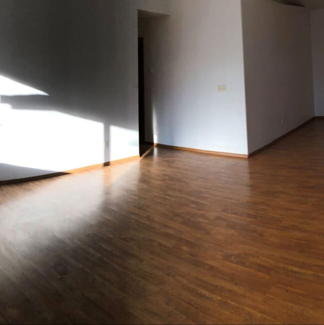 Building Photo - 501 E Walnut Cir