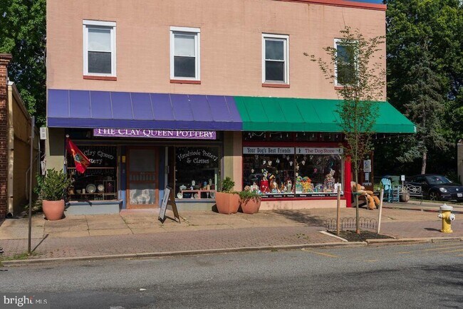 Building Photo - 2302 Sanford St