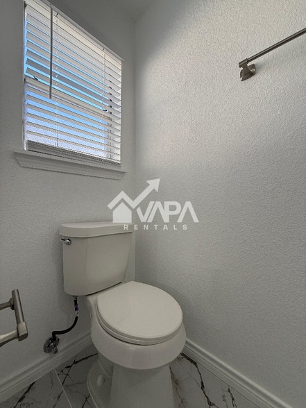 Building Photo - 13535 Coleridge St