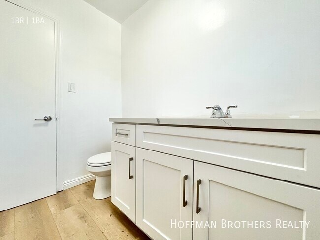 Building Photo - 6153 Fountain Ave