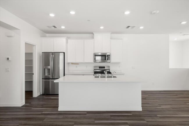 Building Photo - 216 Callen Falls Ave