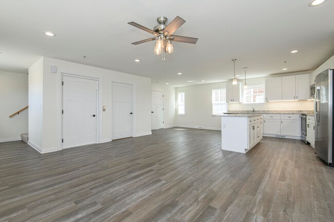 Building Photo - 208 Grand Ave