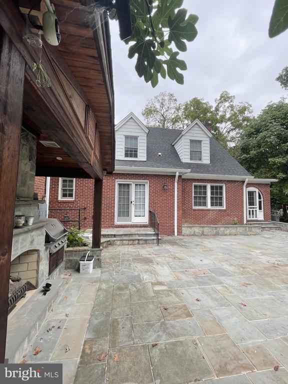 Building Photo - 9309 Main St