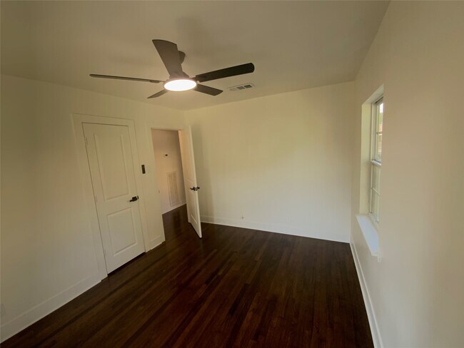 Building Photo - 610 Fostoria Ln