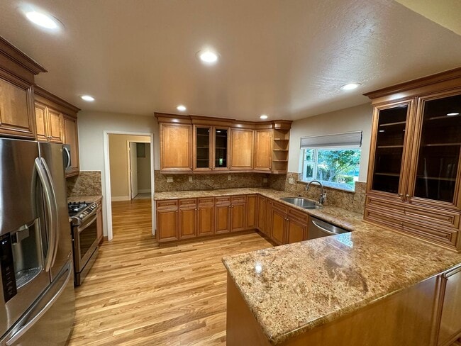 Building Photo - 5 Bed 4 Bath Gated Home In Alamo