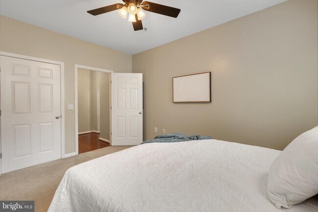 Building Photo - 2465 Army Navy Dr