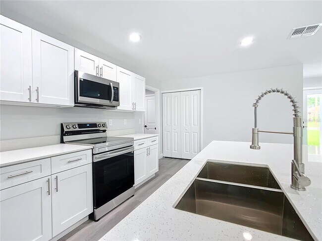 Building Photo - 13609 Markhan St