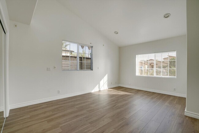 Building Photo - Get This House Now