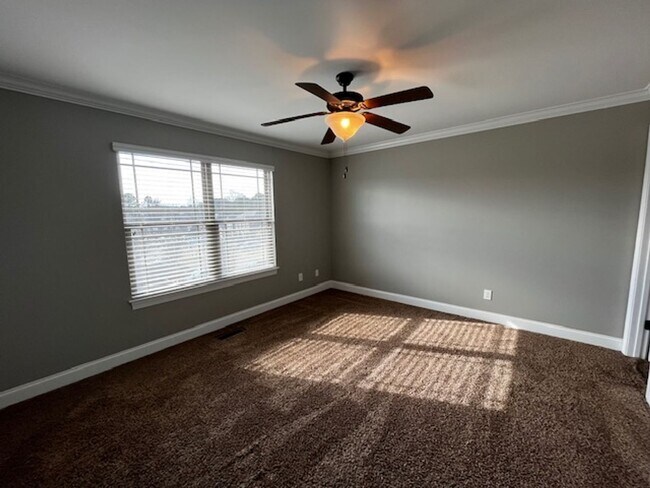 Building Photo - Move in Special, 1/2 off first months rent! Beautiful 2 Bedroom 2.5 Bathroom townhouse