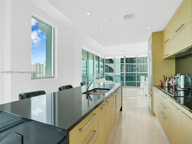 Building Photo - 900 Biscayne Blvd