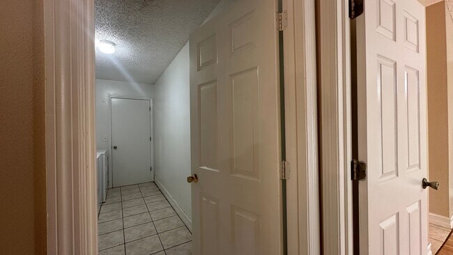 Building Photo - 487 Carrigan Ave