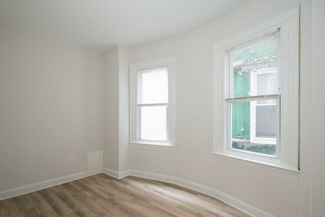 Building Photo - 5102 Spruce St