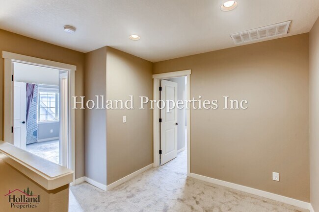 Building Photo - 7903 NE Rockne Way