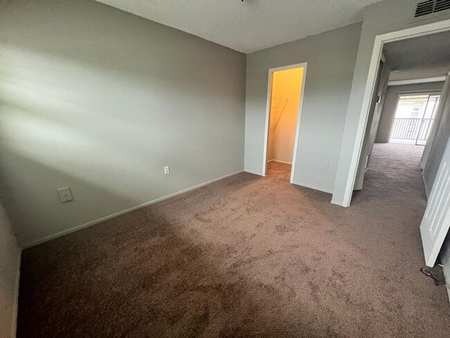 Building Photo - Spacious 3 Bed/2 Bath Condo on Las Palmas ...