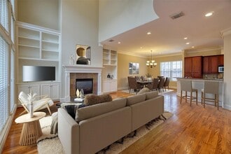 Building Photo - 906 Fowler St