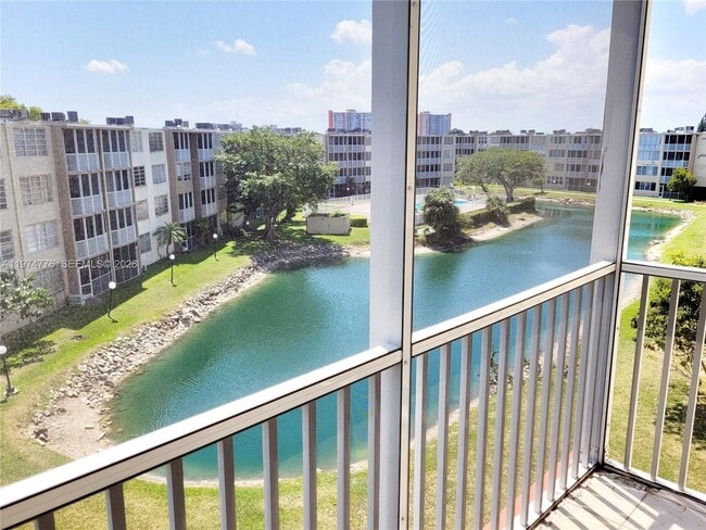 Building Photo - 1700 NE 191st St