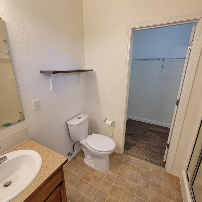 Building Photo - 4 Bedroom plus den, Lacey/Meridian Campus Home for Rent