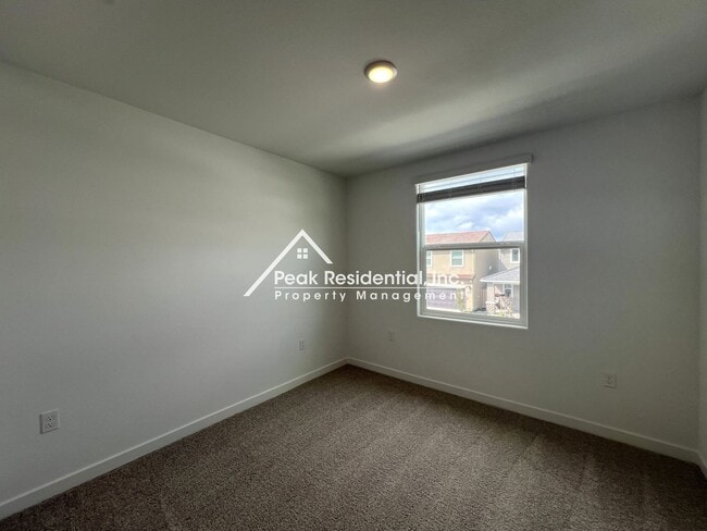 Building Photo - Newer Sacramento 4bd/2.5ba Home!