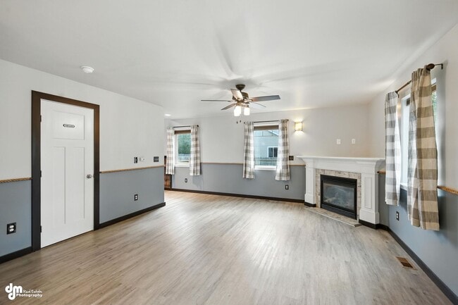 Building Photo - 4 Bedroom | 2.5 Bathroom | Garage - Conven...