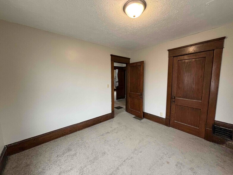 Building Photo - 703 Harrison Ave SW