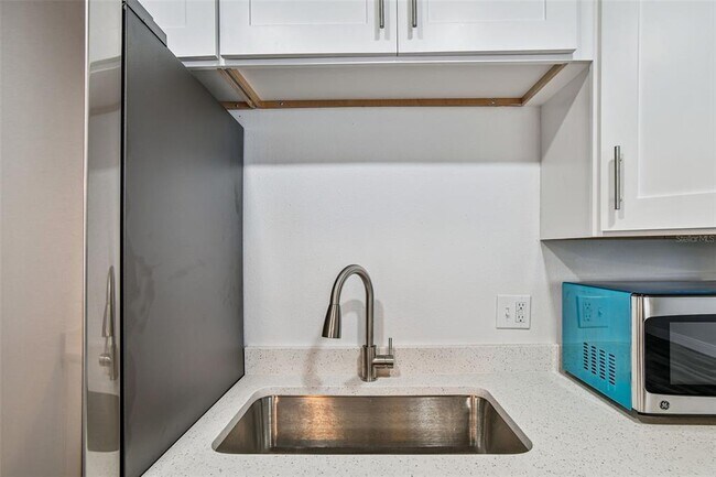 Building Photo - 9125 Tudor Dr