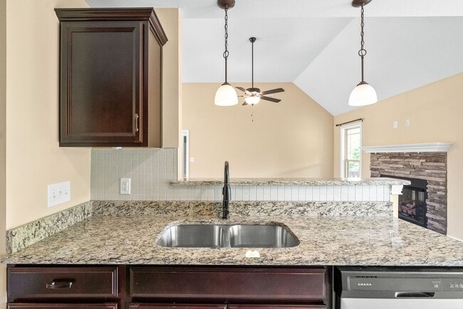 Building Photo - 3 Bedroom 2 Bath Home For Rent Near Post!