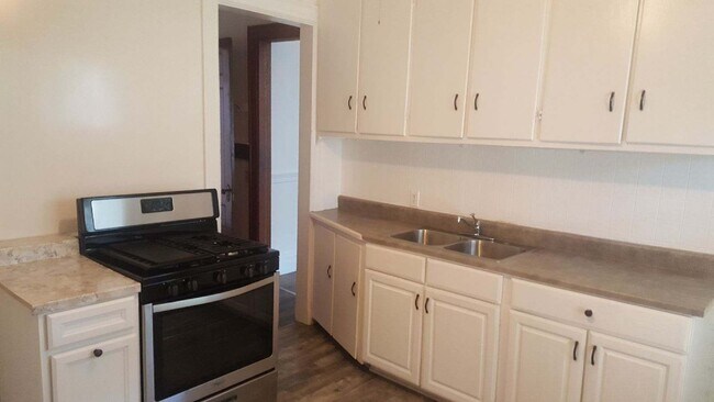 Building Photo - 291 Pearl St | Apt A | 1 BD/1 BA | Great L...