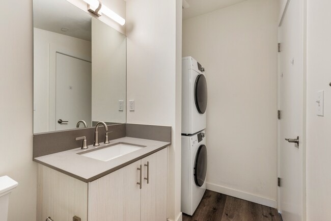 Building Photo - Modern Apartments in Prime Queen Anne Loca...