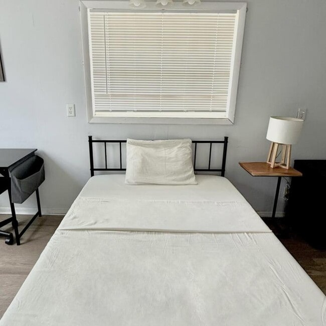 Primary Photo - 2701 Ave T NW