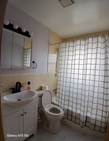 Building Photo - 304 Marshall St