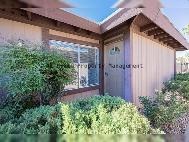 Building Photo - 900 S Hacienda Dr