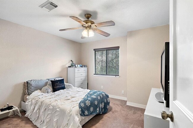 Building Photo - 22 E Willowood Ct