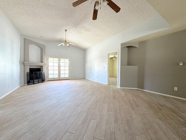 Building Photo - East El Paso 3bed/2bath!