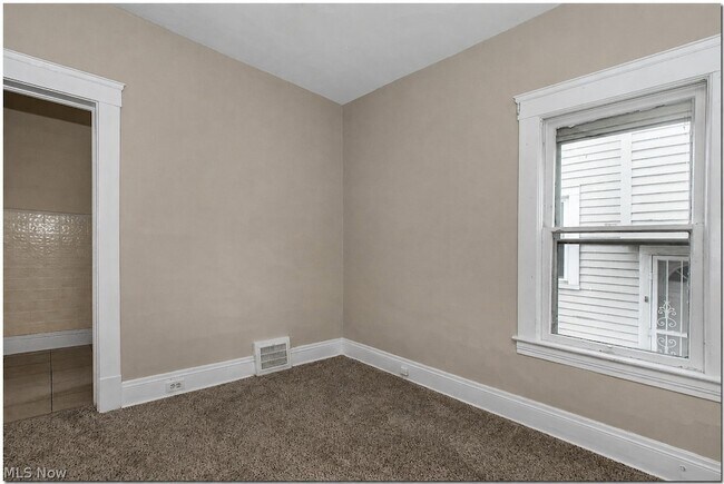 Building Photo - 3100 Montclair Ave