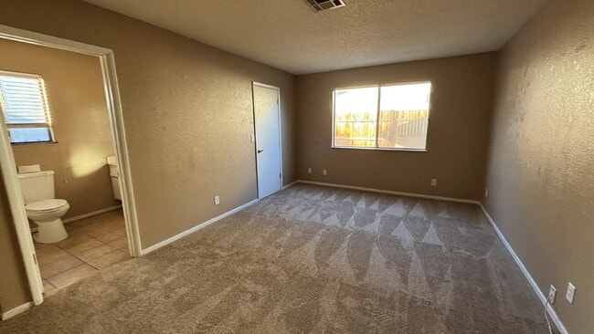 Building Photo - Single Story with 4 bedrooms and NO HOA!