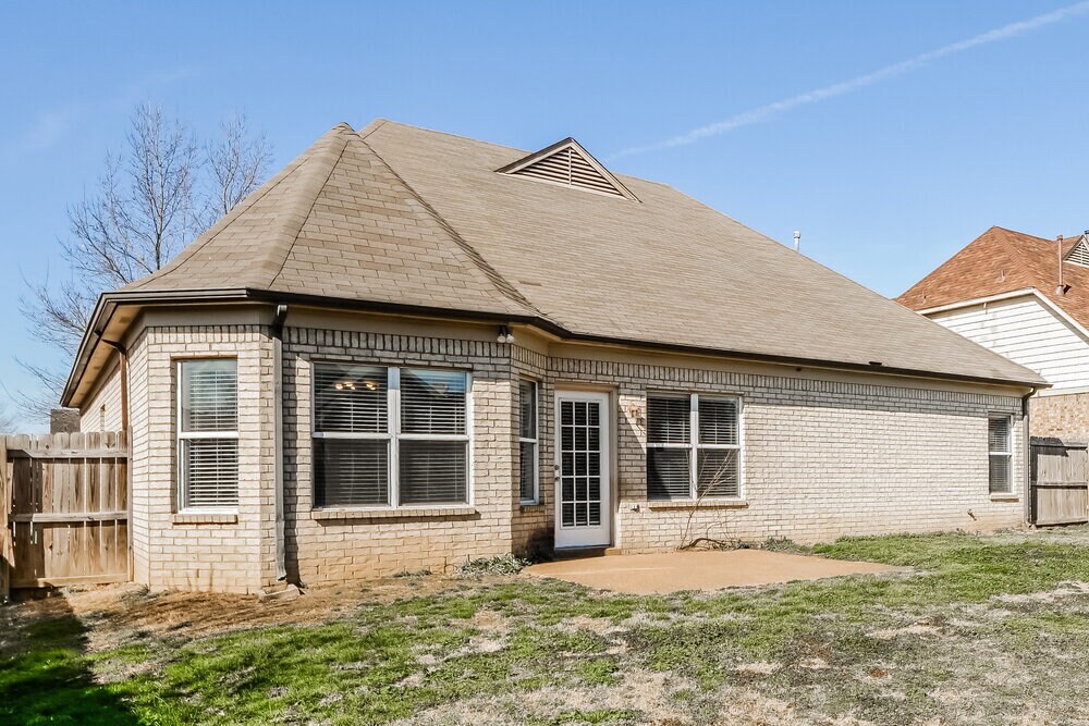 Building Photo - 1516 Sawmill Creek Ln