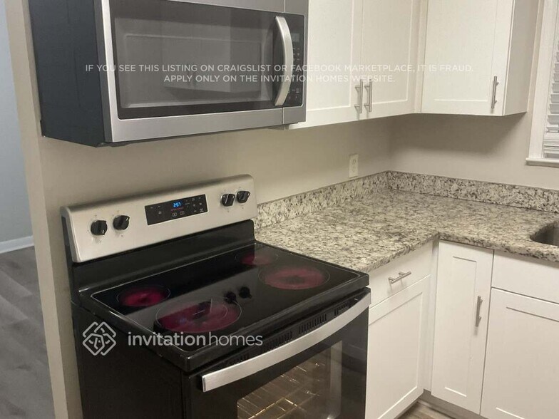 Building Photo - 415 Plainville Dr SW