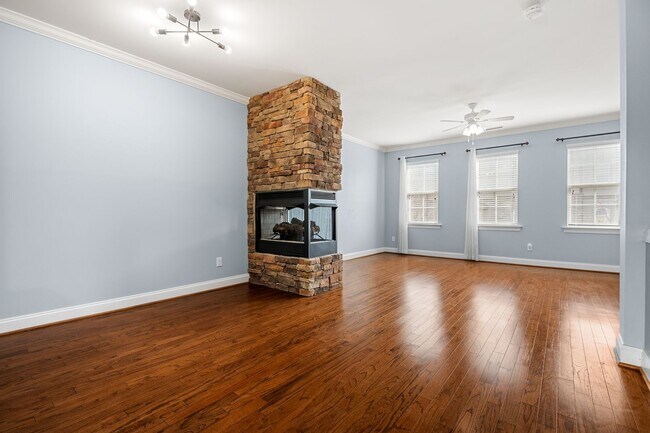 Building Photo - Gorgeous  3-bedroom townhome in North Raleigh!
