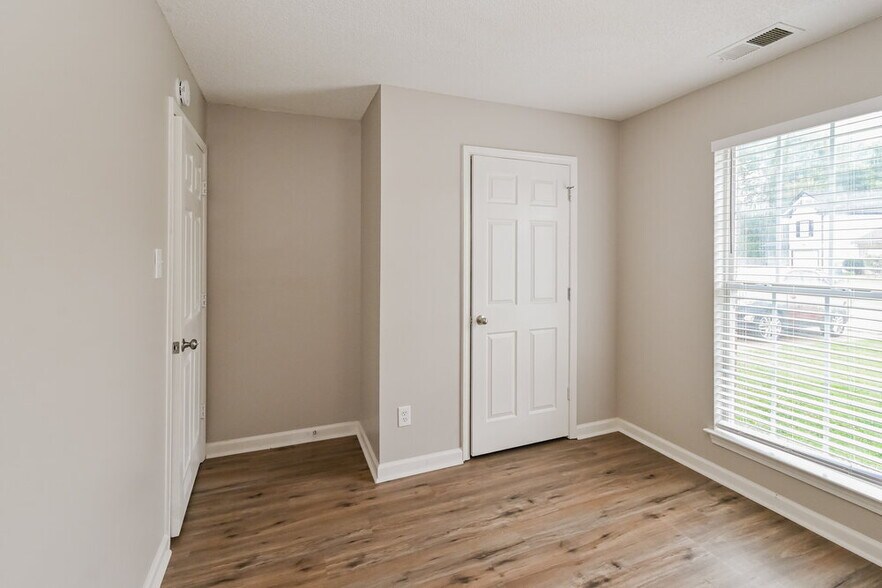 Building Photo - 2835 Misty Briar Cove