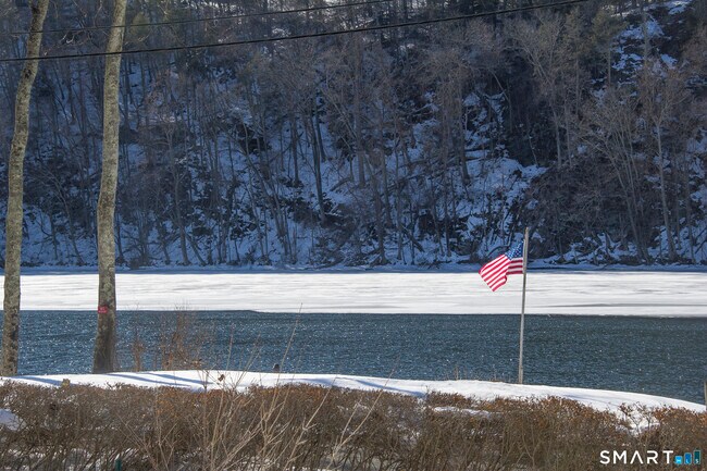 Building Photo - 67 Lake Lillinonah Rd N